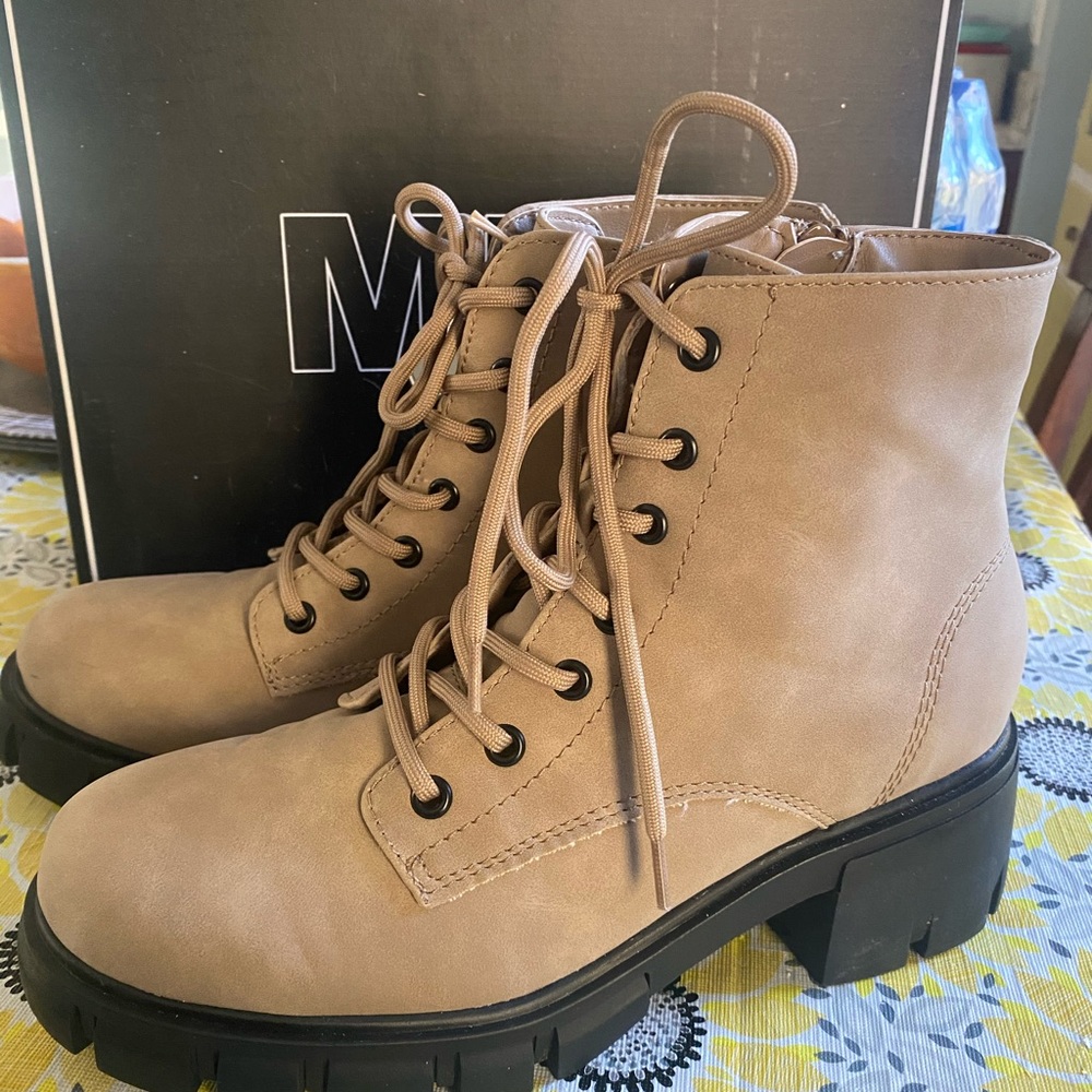 Mia Boots - image 2